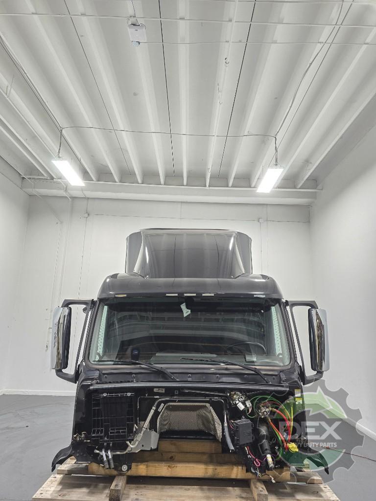 Volvo VNR640 complete groomed sleeper cab OEM 78517020