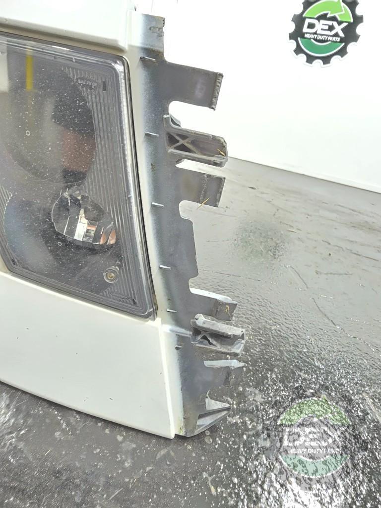 Volvo VNL RH bumper corner with fog lights OEM 82721512