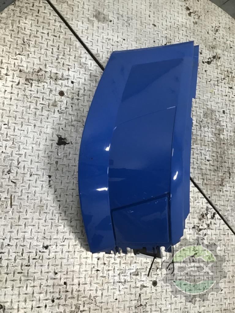 Volvo VNL RH bumper corner OEM 82721516D1