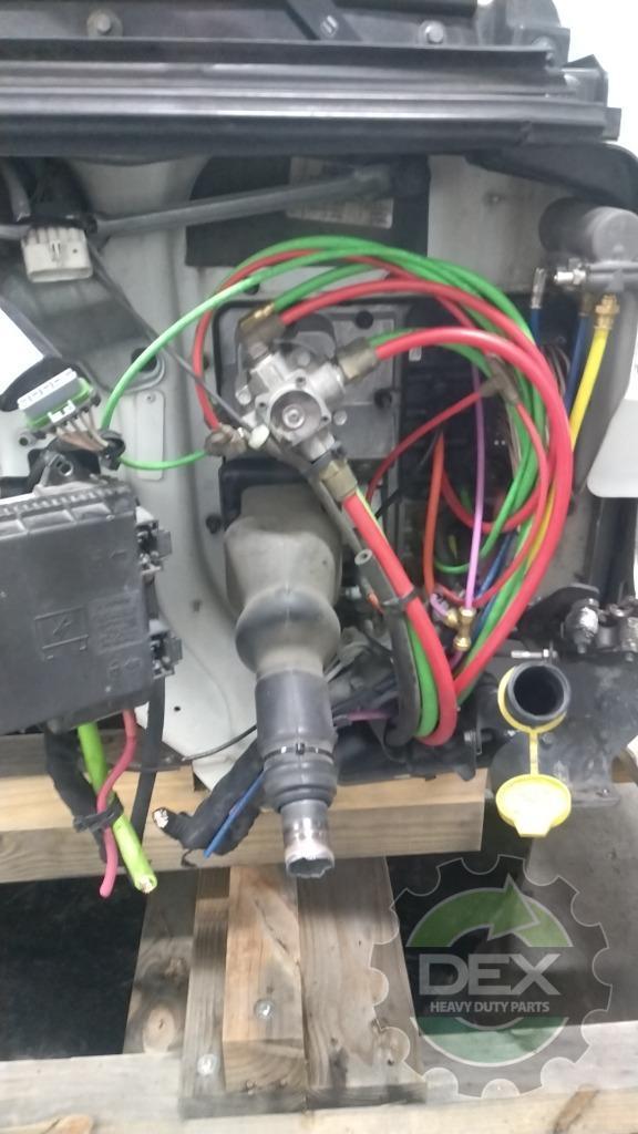 Volvo VNR / L groomed day cab OEM 84748494