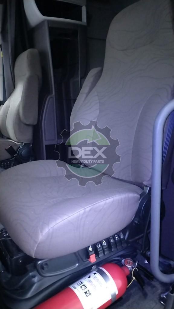 Volvo VNL670 groomed sleeper cab OEM 20413815D1