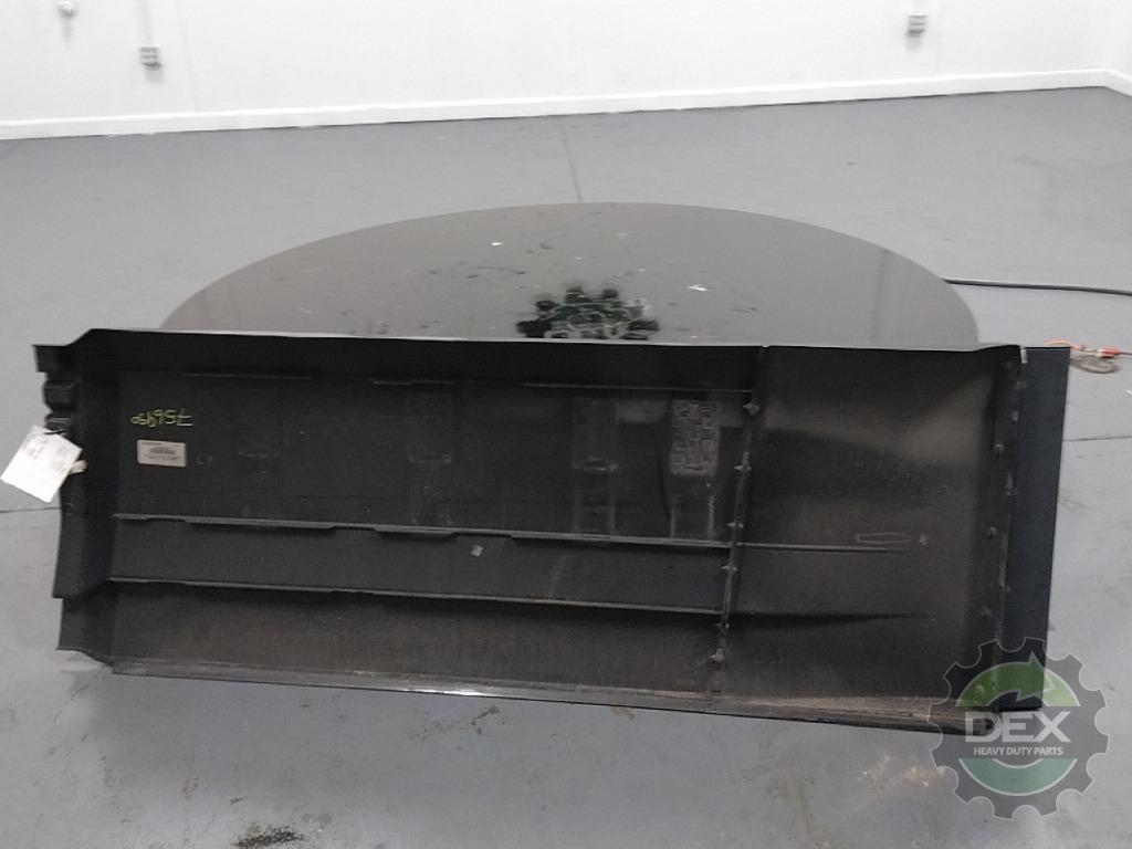 Volvo VNL860 RH middle/rear chassis fairing OEM 82768757