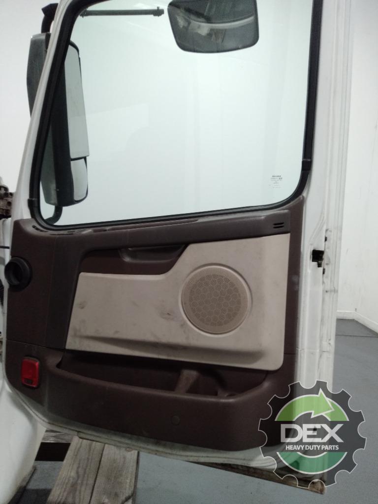 Volvo VNM groomed Daycab OEM 21134493D21