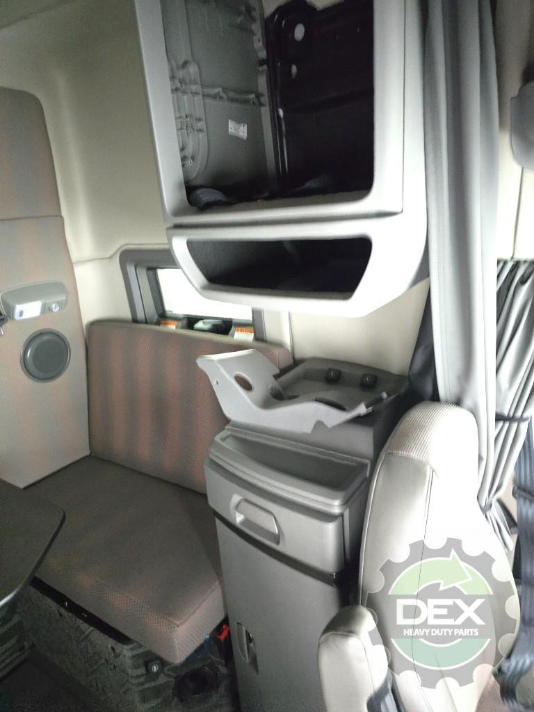 Volvo VNL740 groomed sleeper cab OEM 78517323