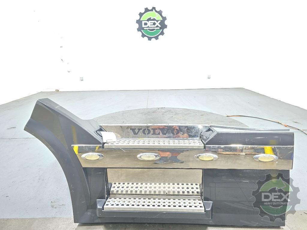 Volvo VNL LH front chassis fairing OEM 20982659