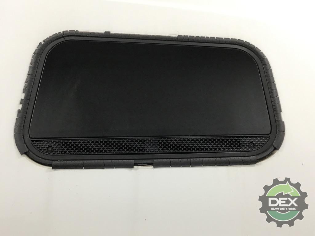 Volvo VNL670 complete groomed sleeper cab OEM 20413812D14