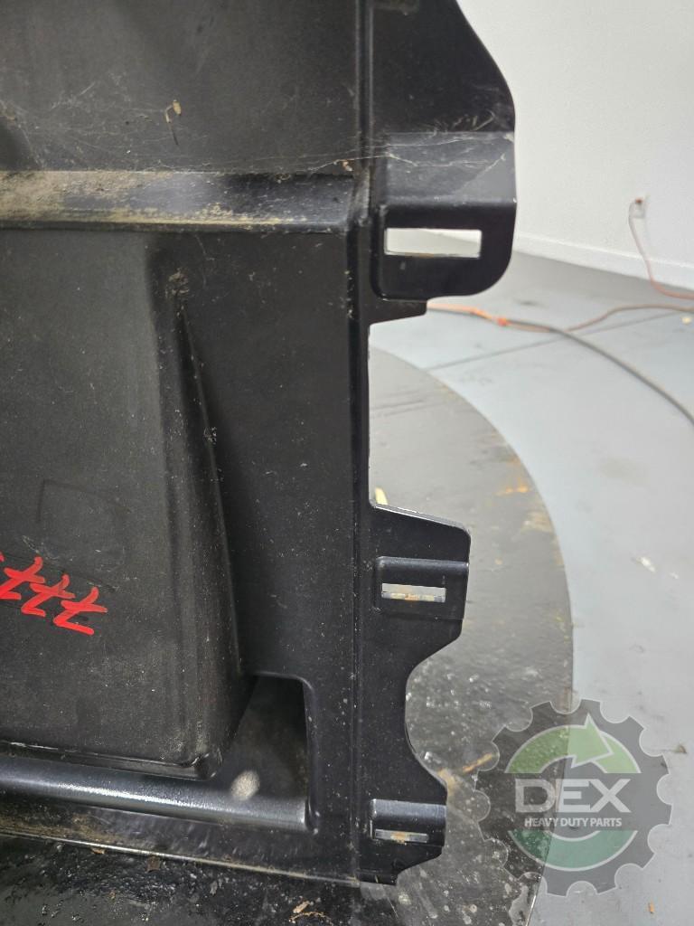 Volvo VNL LH rear chassis fairing with steps OEM 21082863