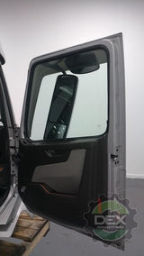 Volvo VNL860 groomed sleeper cab OEM 84749398