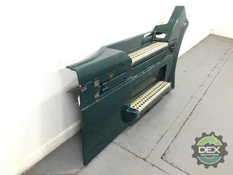 Volvo VNL small wheel opening RH front chassis fairing with steps