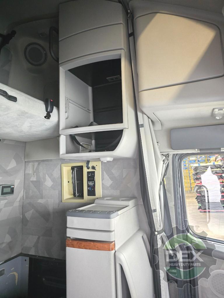 Volvo VNL670 groomed sleeper cab OEM 20413815