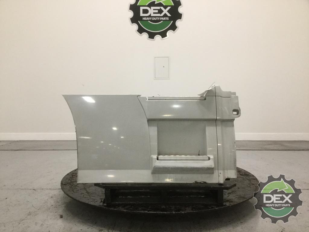 Volvo VNL RH Rear Chassis fairing with steps 52" OEM 82490512D8