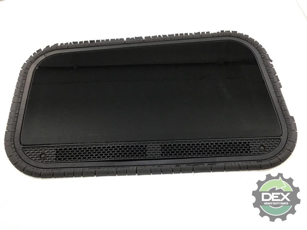 Volvo VNL670 complete groomed sleeper cab OEM 20413812D14