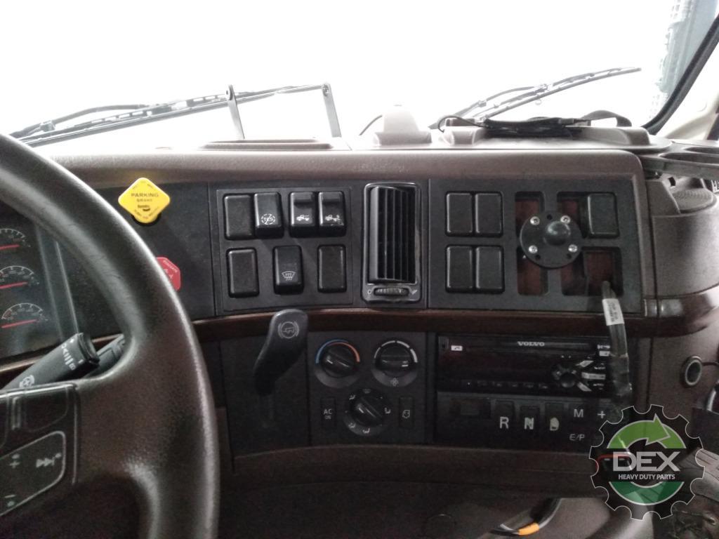 Volvo VNM groomed Daycab OEM 21134493D39