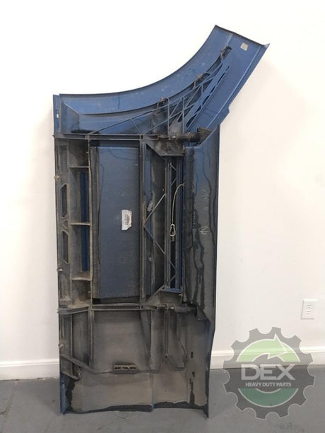 Volvo VNL RH front chassis fairing with steps OEM 82488537D4