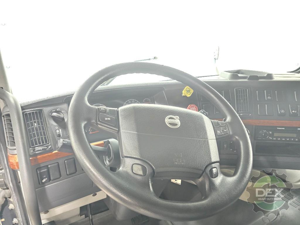 Volvo VNL670 groomed sleeper cab OEM 20413815