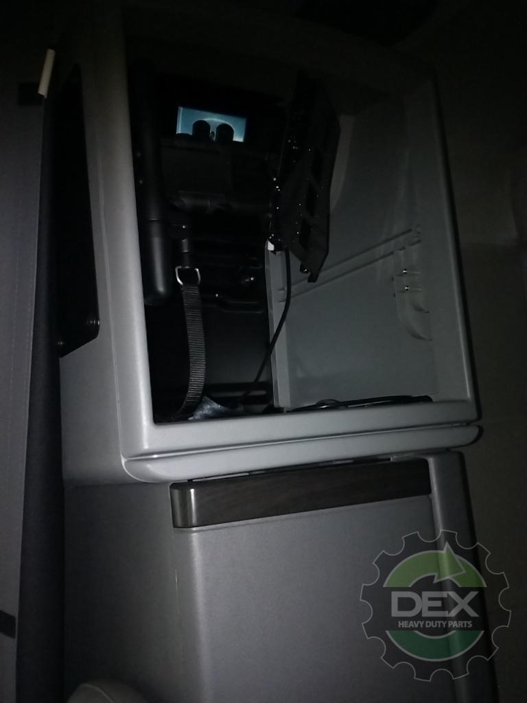 Volvo VNR640 complete groomed sleeper cab OEM 82660501