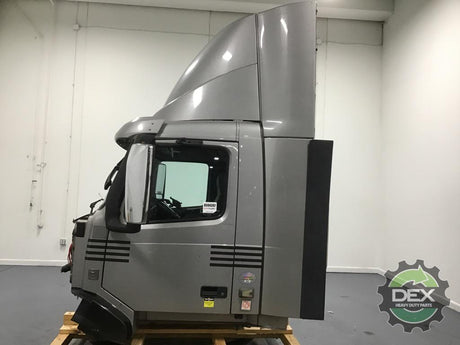 Volvo VNL groomed Daycab OEM 21134493D37