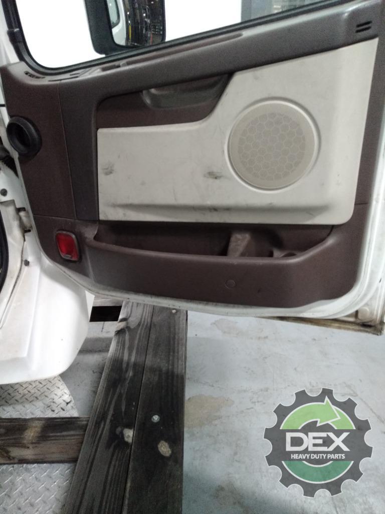 Volvo VNM groomed Daycab OEM 21134493D16