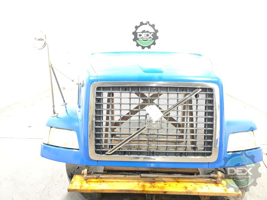 Volvo VNM groomed hood OEM 20769888