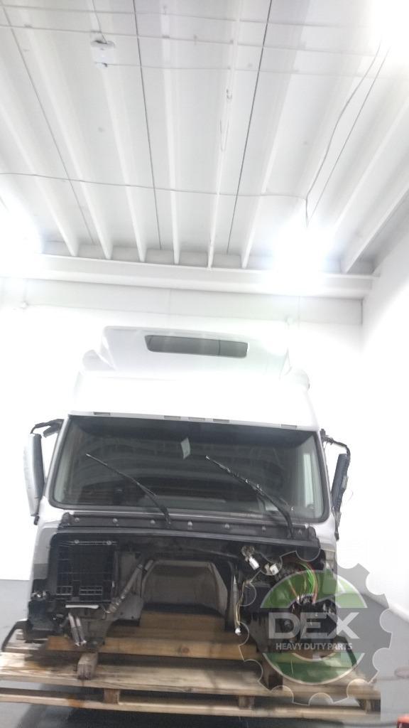 Volvo VNL860 groomed sleeper cab OEM 84749398