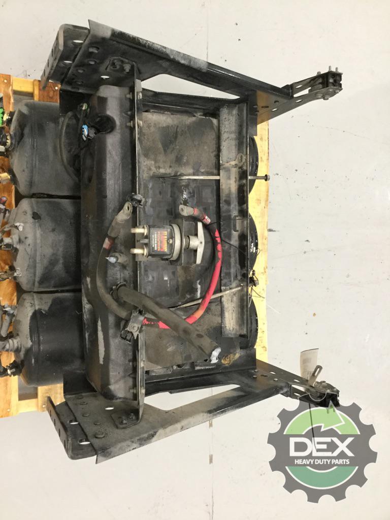 Volvo VNL steel battery box with x3 steel air tanks / 21043167 OEM