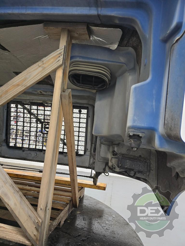 Volvo VNM groomed hood OEM 20769888