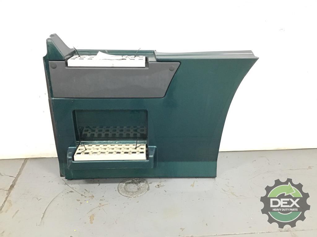 Volvo VNL RH rear chassis fairing OEM 20500504