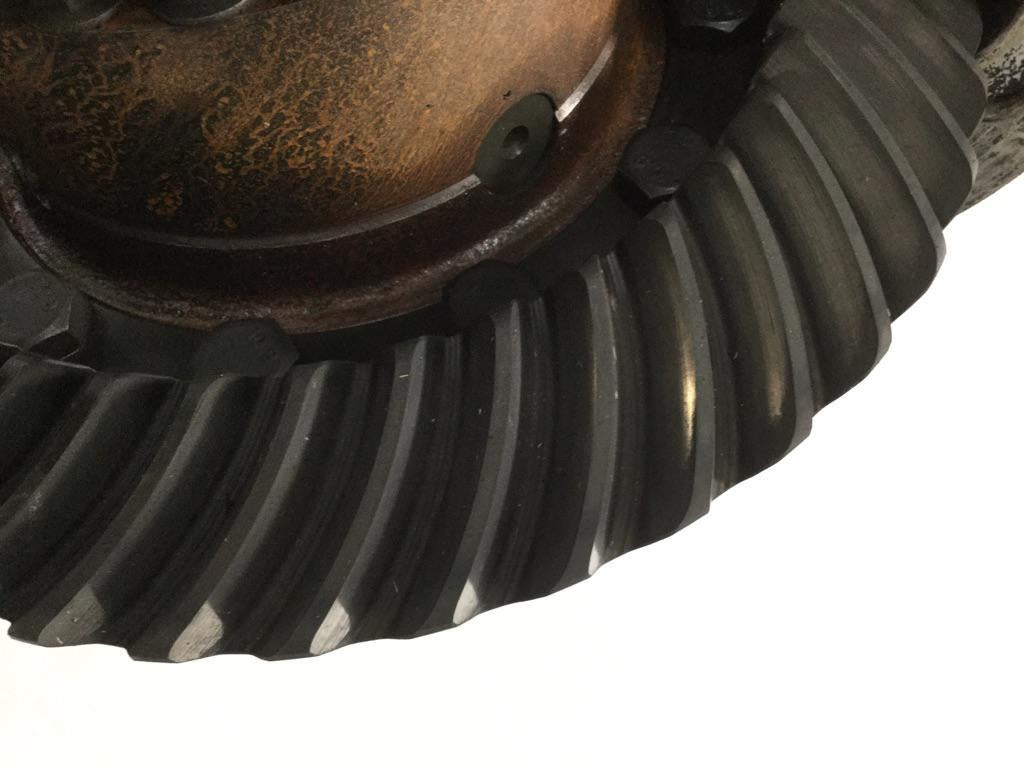Meritor RT-40-145 rear rear axle carrier in 3 OEM 8235-B13200M1885342 - Second Truck Parts