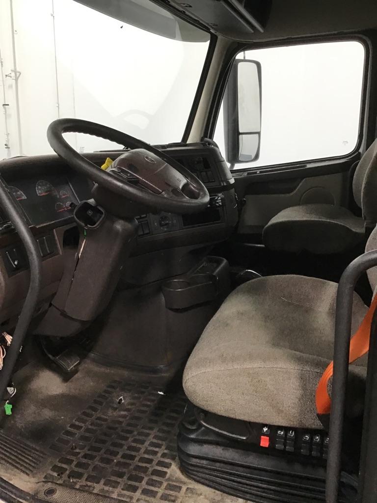 Volvo VNM groomed Daycab OEM 21134493D40