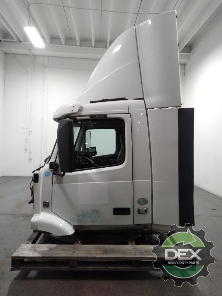 Volvo VNM groomed Daycab OEM 21134493D18
