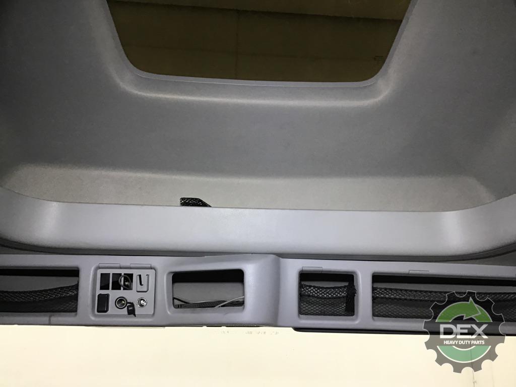 Volvo VNL670 complete groomed sleeper cab OEM 20413812D14