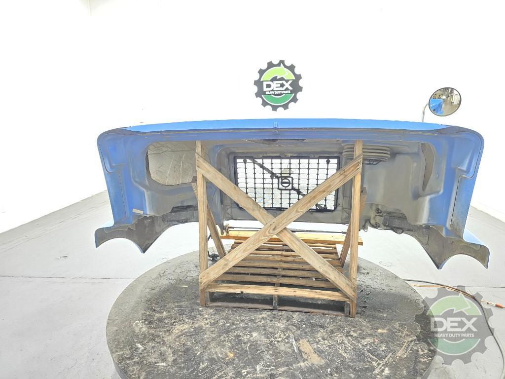 Volvo VNM groomed hood OEM 20769888