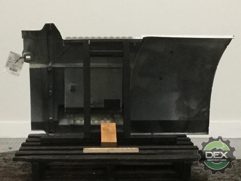 Volvo VNL RH Rear Chassis fairing with steps 52" OEM 82490512D3