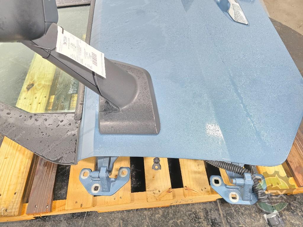 Volvo VNL LH door assembly OEM 78492125D17