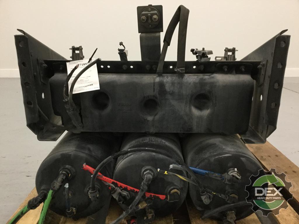 Volvo VNL steel battery box21043167 with x3 steel air tanks x2