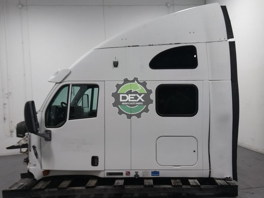 Complete KW T2000 groomed sleeper cab OEM - Second Truck Parts