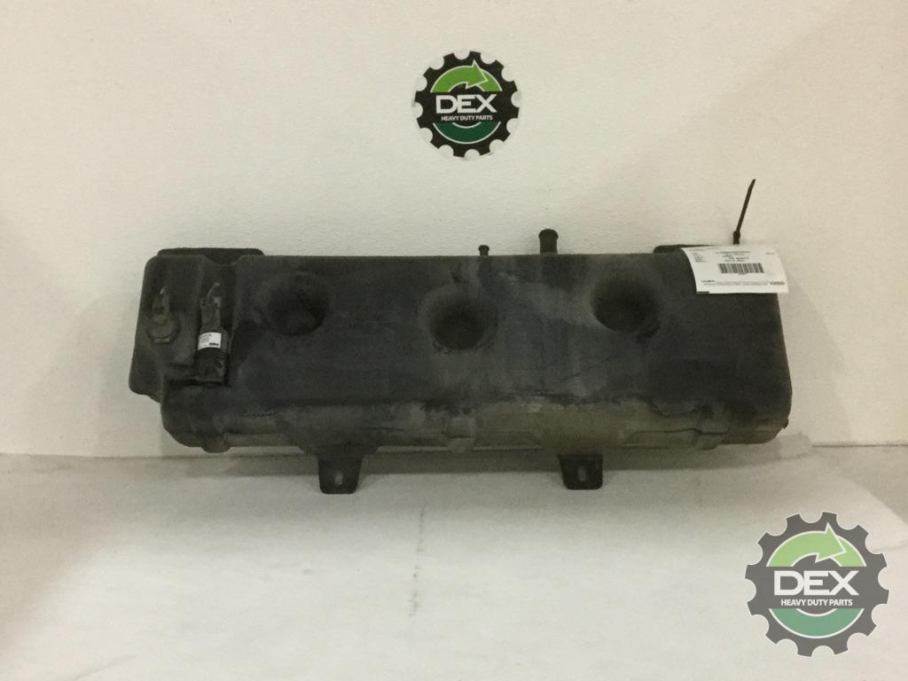 Volvo Windshield washer resevoir with pump OEM 84716864D1