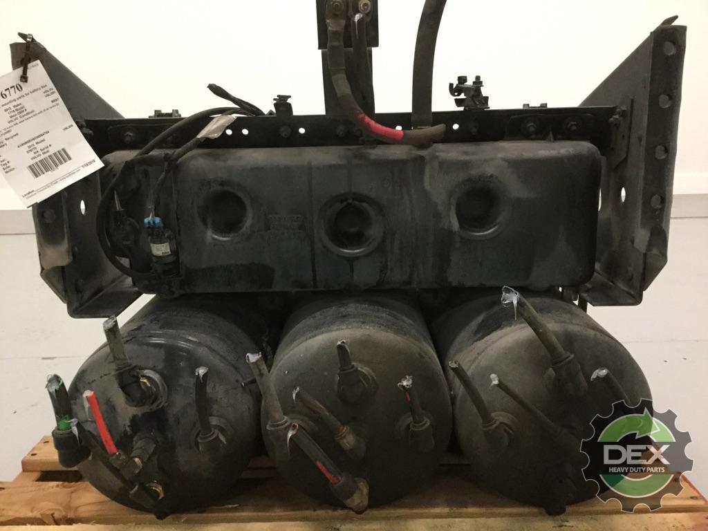 Volvo VNL steel battery box with x3 air tanks 2x 21183543 OEM DDD4