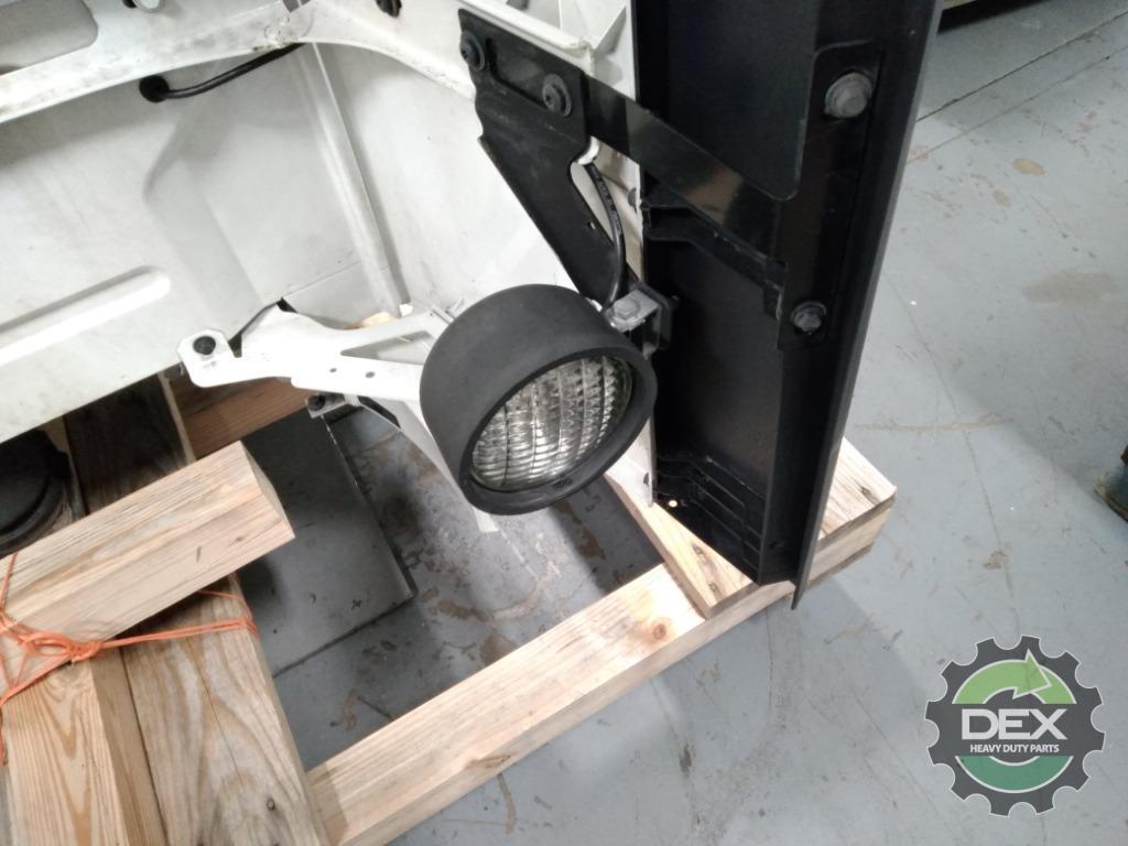 Volvo VNM groomed Daycab OEM 21134493D39