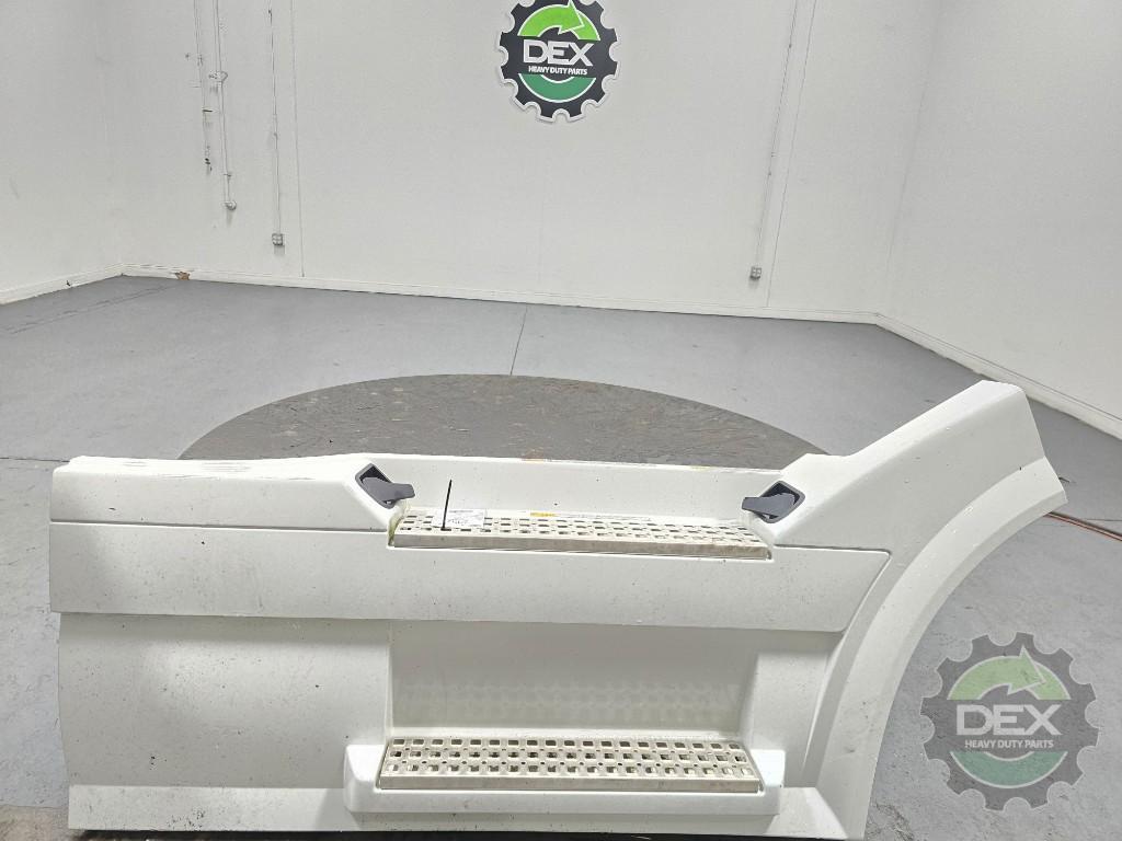 Volvo VNL RH front chassis fairing with steps OEM 82488537D1