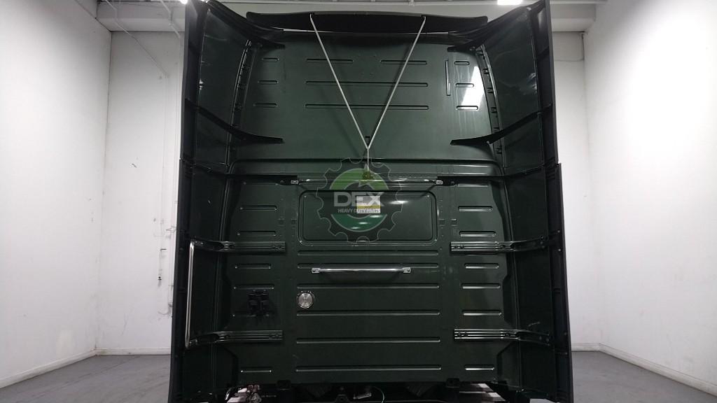 Volvo VNL670 groomed sleeper cab OEM 20413815D1