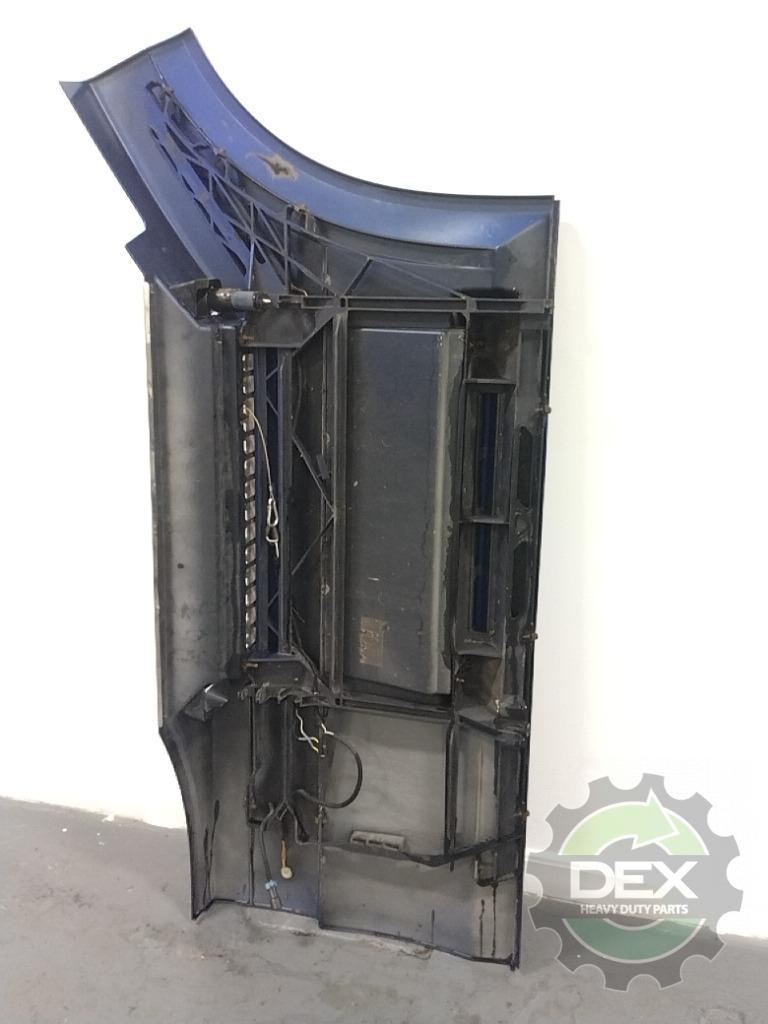 Volvo VNL LH front chassis fairing OEM 20982659D1