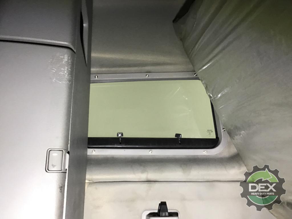 Volvo VNL670 complete groomed sleeper cab OEM 20413812D14