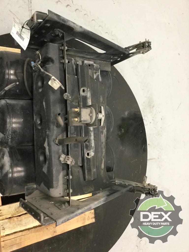 Volvo VNL steel battery box with x3 air tanks 2x 21183543 OEM DDD7