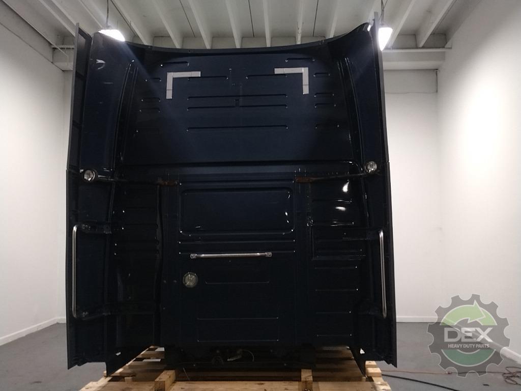 Volvo VNL780 sleeper cab OEM 20801803