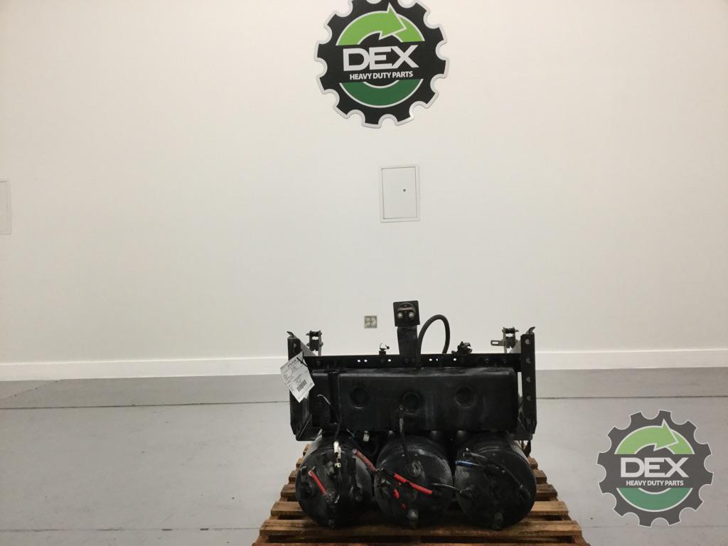 Volvo VNL steel battery box with x3 air tanks 2x 21183543 OEM DDD6