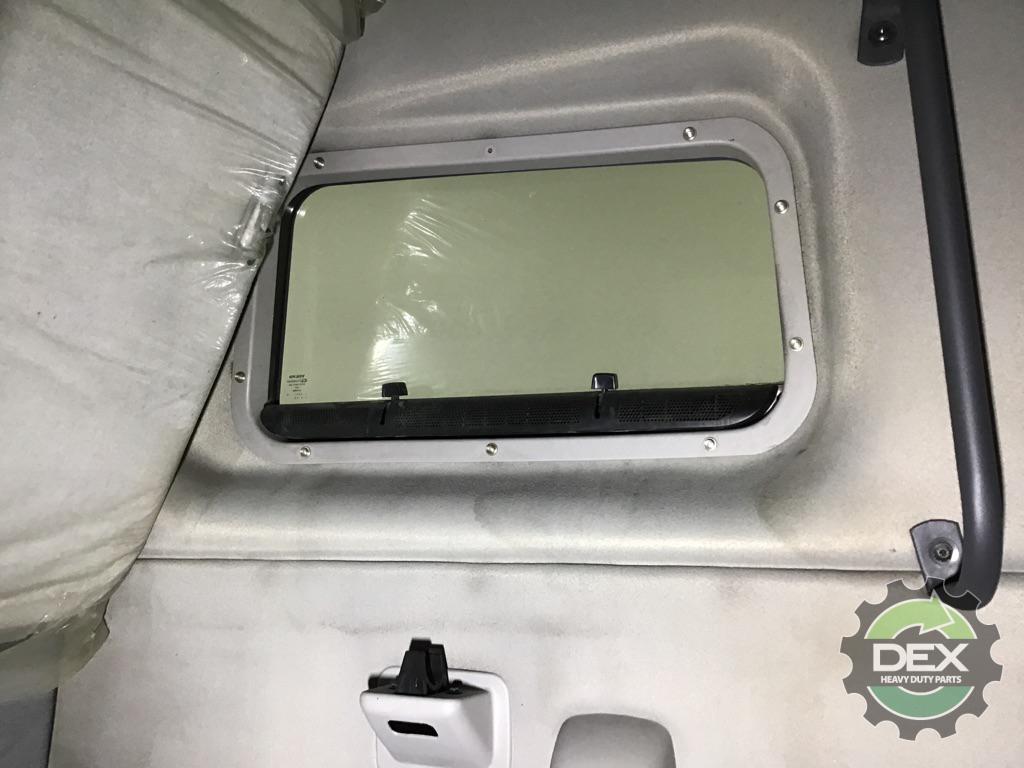 Volvo VNL670 complete groomed sleeper cab OEM 20413812D14