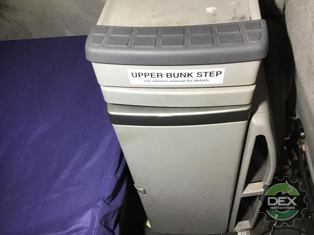 Volvo VNL670 complete groomed sleeper cab OEM 20413812D14