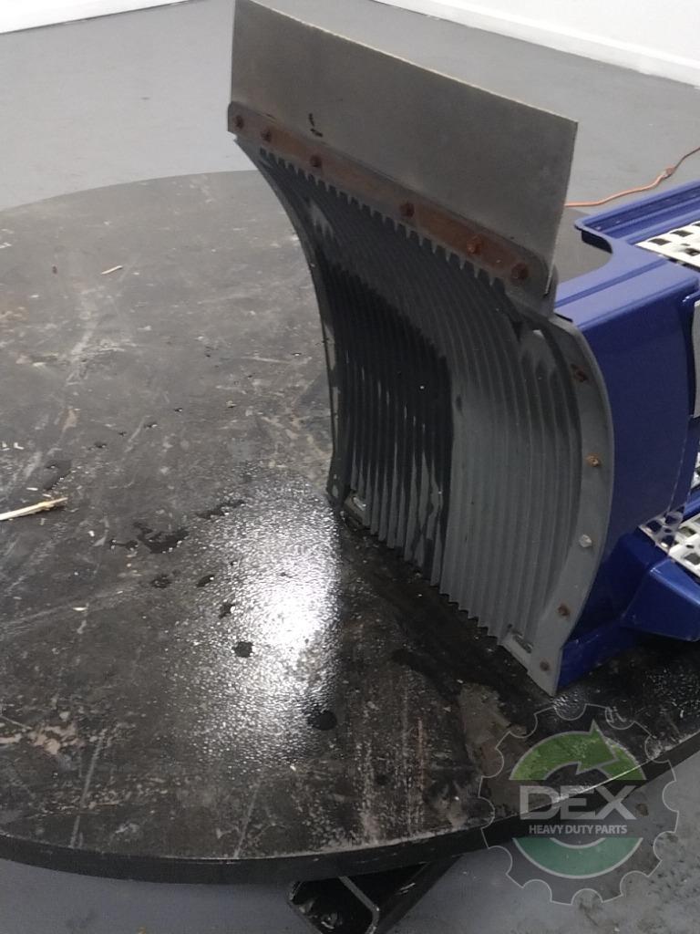 Volvo VNL RH rear chassis fairing OEM 20982719