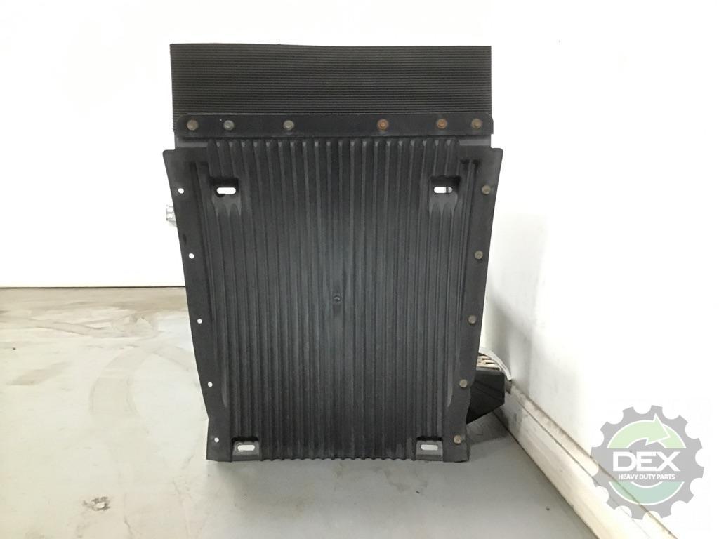 Volvo VNL RH rear chassis fairing with steps OEM 82486803D3